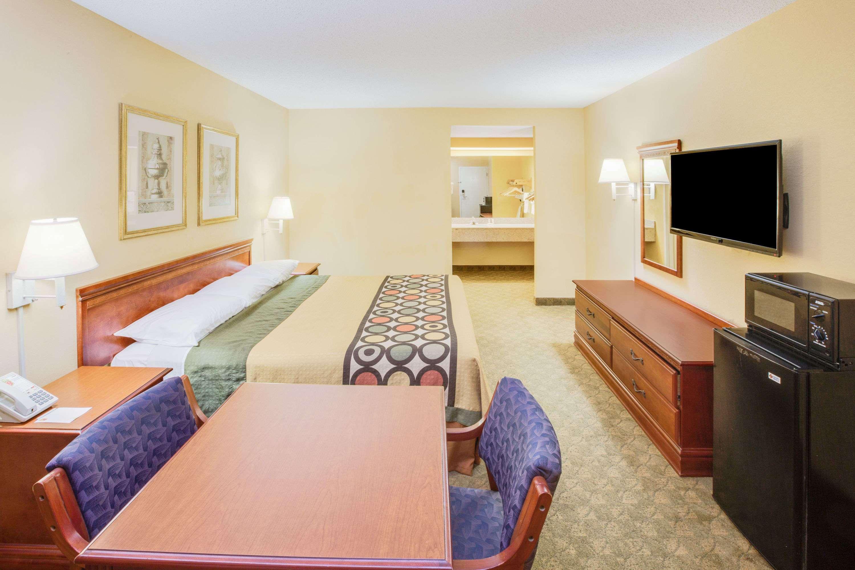 Super 8 By Wyndham Diberville Biloxi Area Bagian luar foto