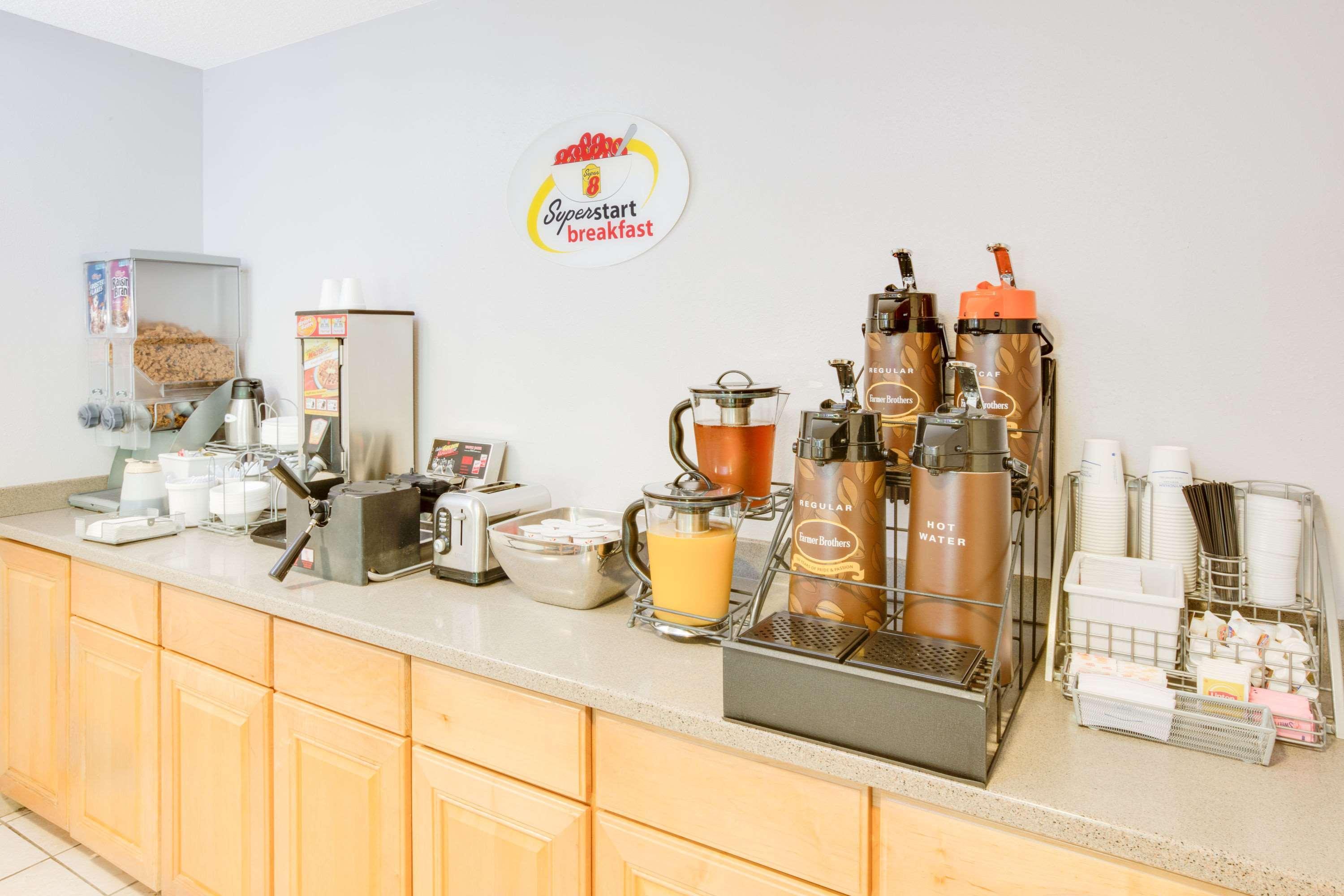 Super 8 By Wyndham Diberville Biloxi Area Bagian luar foto