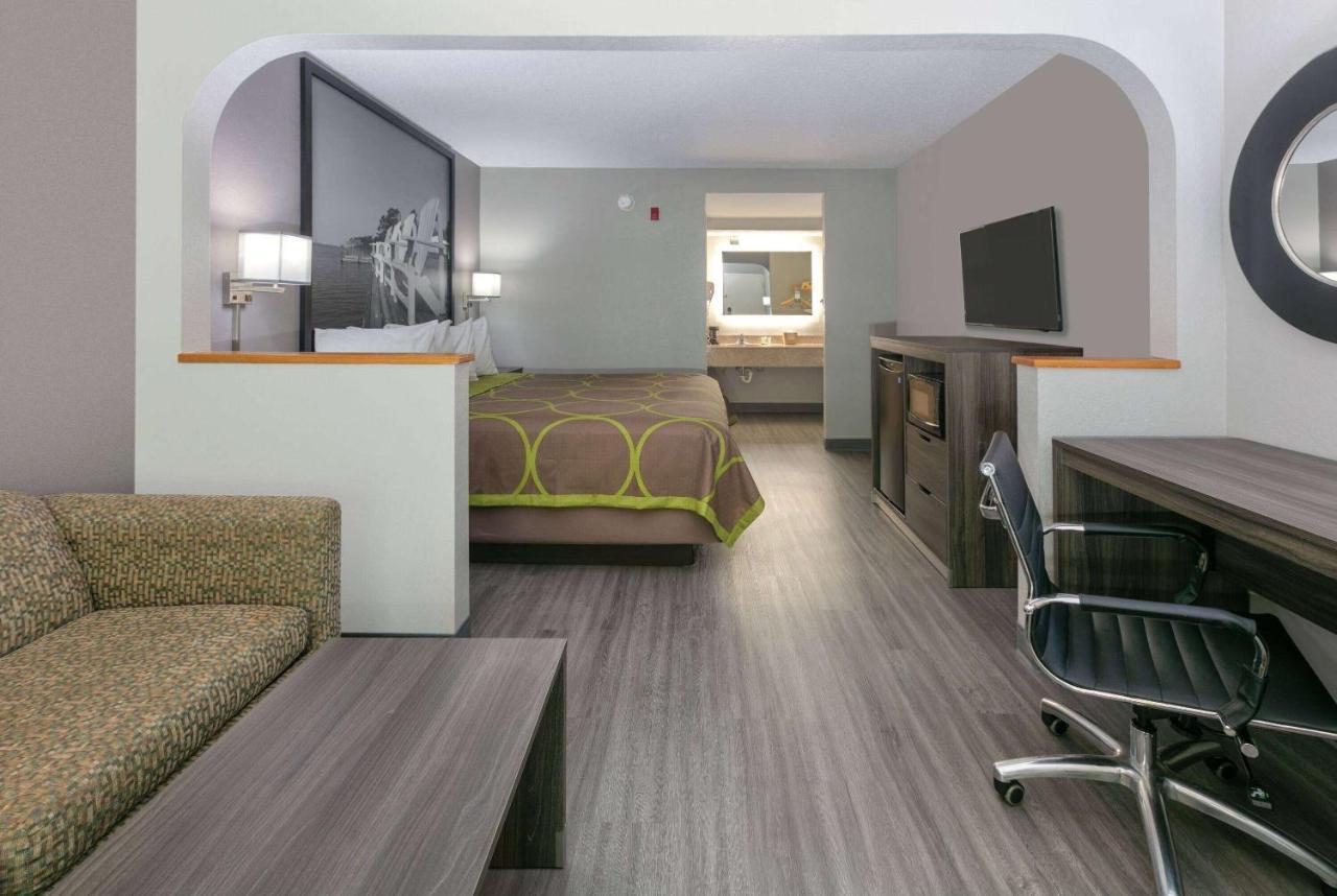 Super 8 By Wyndham Diberville Biloxi Area Bagian luar foto