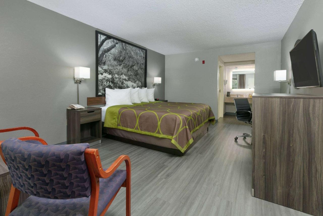 Super 8 By Wyndham Diberville Biloxi Area Bagian luar foto